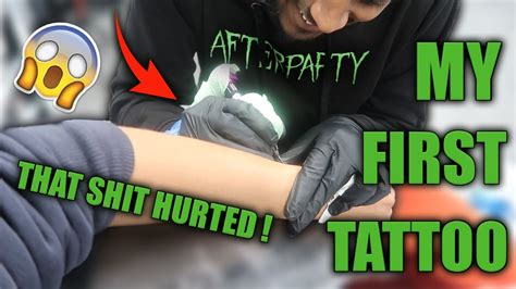 Some say tattoo pain feels like getting stabbed over and over. What To Expect When Getting YOUR First Tattoo !!! ** LOW ...