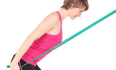 Die problemzonen kann man gezielt trainieren. Rückenmuskulatur stärken: Einfache Übungen für zuhause ...