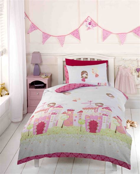 With hello kitty, children enter a world of imagination. Junior Duvet Cover & P/case sets 4.5 / 9 Tog Junior ...