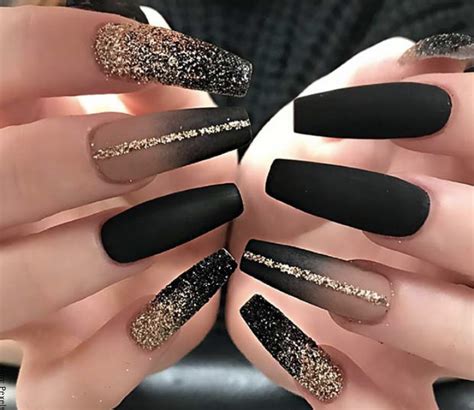 Uñas hermosas uñas largas manicure diseños uñas negras manicura de uñas uñas artísticas disenos de unas uñas acrilicas puntas de colores. Uñas Acrilicas 2021 Negras Con Rosa / 42 Mejores Disenos ...