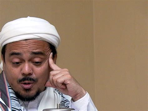 Sebelum melaksanakan salat zuhur di masjid polda jawa barat, kamis (12/1/2017), rizieq menjelaskan apa dirinya dilaporkan sukmawati soekarnoputri terkait tesisnya tersebut. Ceramah Penuh Provokasi, Habib Rizieq Resmi Dilaporkan ...