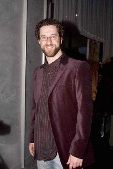 Dustin diamond was best known for his role in the classic series saved by the bell and the star has sadly died at the age of 44. Биография Дастин Даймонд