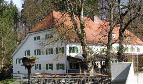 ⇒ häuser zum kauf in siegen: Gasthaus Muehltal Strasslach-Dingharting | Gasthaus, Burg ...