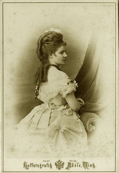 384 x 400 jpeg 31 кб. 1860s fashion in 2020 | Victorian hairstyles, Vintage ...