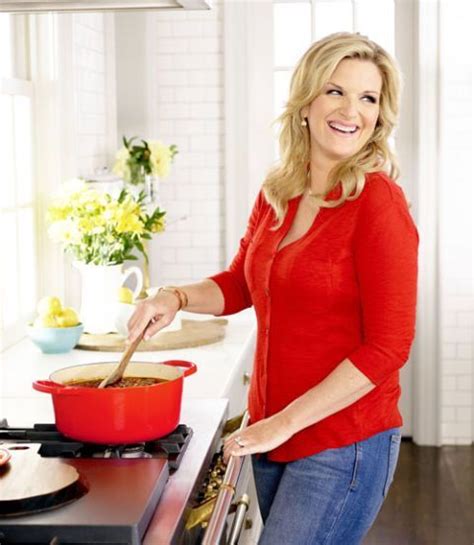 Trisha yearwood is known as a successful singer and a very talented cook. Trisha Yearwood's Family Meal Survival Guide (With images ...