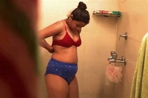 My girlfriend filmed while she masturbated in the bathroom. Hiddencam bathing leaks of Desi neighbor