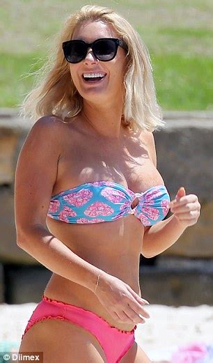 Reduction affects form words (articles, particles, prepositions, conjunctions, auxiliary and modal verbs there are three degrees of reduction: Zilda Williams shows off her new shape in bikini after ...
