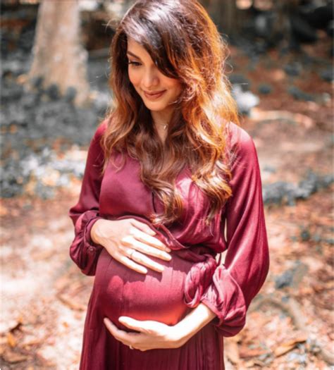 Bagi mengelakkan anda gagal melayari laman web ini bila di block atau error 404, klik sini. FUH !!! HOT GILERR !! 8 FOTO Amyra Rosli Tayang Baby Bump ...