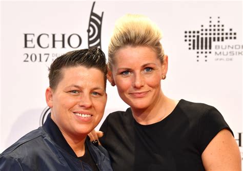 Kerstin ott am 04.09.2021 um 20.00 uhr kerstin ott wurde bekannt durch das lied die immer lacht und hat inzwischen eine reihe von hits herausgebracht. Kerstin Ott: Intime Beichte! SO war ihr erster Kuss mit ...