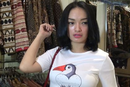 Zaskia gotik dituding hamil duluan lantaran menggelar acara tujuh bulanan terlalu cepat. Zaskia Gotik dan Pacar Ingin Punya Rumah Sebelum Menikah | KapanLagi.com: Video Kapanlagi.com ...