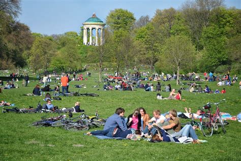 Als einer der größten stadtparks der welt ist er sowohl im sommer als auch im winter eines der lieblingsziele der münchner. München - Englischer Garten Foto & Bild | urlaub, fotos ...