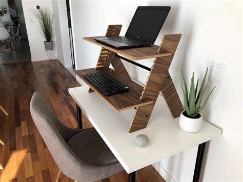 Our top pick for an overall good choice is the jarvis bamboo desk because it is beautifully designed and features a the desk is made from one inch of bamboo with a laminate on top that can be made from a variety of materials, including walnut, cherry, pheasantwood. Walnut Minimal wood standing desk converter in 2020 (With ...