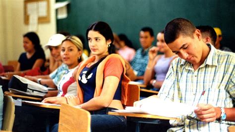 Encuentra y descarga recursos gráficos gratuitos de estudiantes universitarios. México: estudiantes universitarios abandonan los estudios ...