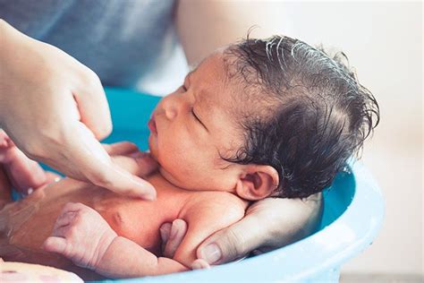 Drying and dressing your newborn after a bath: Pin on Baby Hill