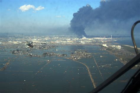 A tsunami is a series of waves caused by earthquakes or undersea volcanic eruptions. Tsunami - Wikipedia