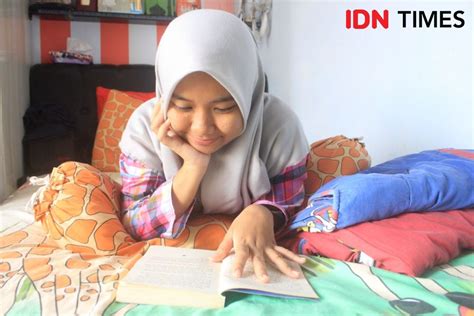 Bacaan doa ketika belajar baik sebelum belajar dan sesudahnya dalam bahasa arab, latin dan artinya, memohon agar kita bisa fokus dan berkonsentrasi untuk menerima blog tentang lafadz, doa, niat, tata cara sholat, puasa sunnah dan wajib arab, latin beserta artinya atau terjemahan indonesia. Doa Sebelum dan Sesudah Belajar Beserta Artinya