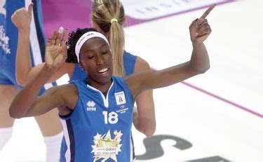 Üstüne üstlük egonu inanılmaz bir performans sergiledi. Pallavolo, Paola Egonu portabandiera dell'Italia alle ...