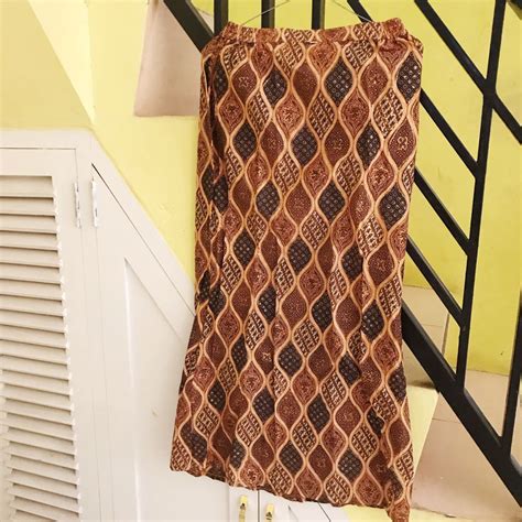 Batik giriloyo terkenal sebagai batikan tangan motif keraton yang halus, dengan ciri khas warna soga karena itu, harga jual batik mentahan sangat kecil. Best Of Kain Duyung Batik | Busana Trends