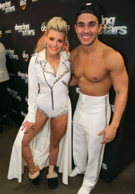 No tiene nada de malo que sea bisexual lo malo es que sale con tigo y otro chico a la vez deberias primero hablar con el y si no quiere cambiar pues terminen! Carlos Penavega Dancing With The Stars Contemporary Video ...