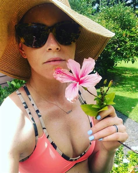 Icloud leaks the fappening 2021. Elizabeth Banks Hottest Photos | Sexy Near-Nude Pictures, GIFs