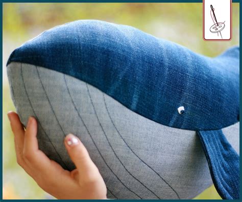 Stoffe gebraucht für den wal : So wird aus einer abgelegten Jeans ein kuscheliger Wal ...