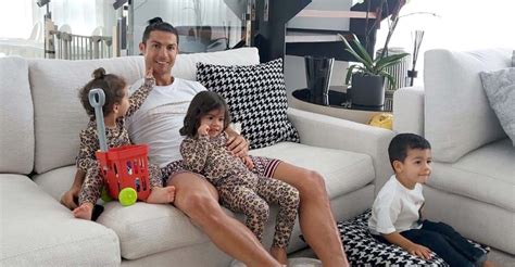 Ronaldo hd images cristiano ronaldo wallpapers cristiano ronaldo juventus juventus fc karbala photography sports bra outfit ronaldo football soccer memes sports celebrities. A sneak peek into the quarantine life of Neymar, CR7 and ...