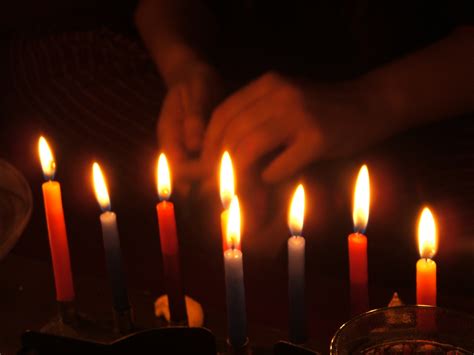 אנו מקווים שהרעיונות אלה יתנו לכם השראה. File:Light of Hanukkah.jpg - Wikimedia Commons