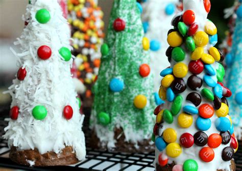 In a separate bowl, whip the cream until it holds soft peaks, then fold it into the mixture with a large metal spoon. 30+ Easy And Adorable DIY Ideas For Christmas Treats ...