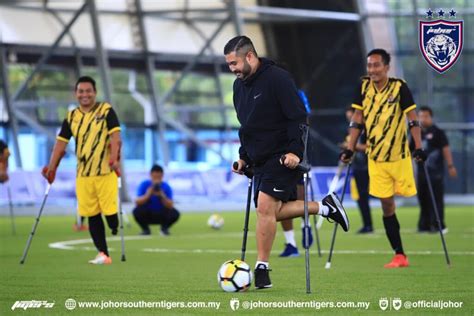 Contoh bola ping pong 10. JDT - LEBIH DARIPADA SEBUAH KELAB BOLA SEPAK