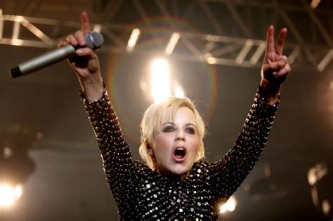 Скачать минус песни «zombie» 98kbps. Addio a Dolores O'Riordan | BMradio.it