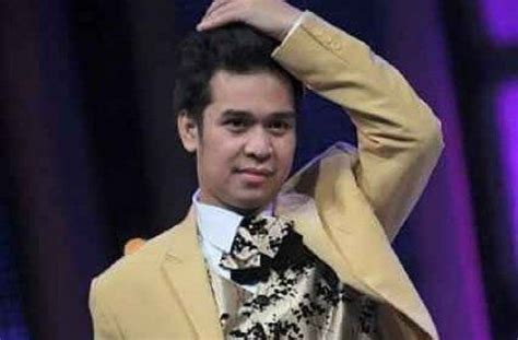 Memiliki asisten pribadi guna membantu menyiapkan segala keperluan, para artis tanah air nyatanya memiliki kedekatan layaknya saudara sendiri. Awali Karier dari Asisten Pribadi, 6 Sosok Ini Akhirnya ...