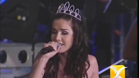 Today her life passes between stage, cameras, premieres, recording studios, presentations and she is already a phenomenon. Natalia Oreiro - Me muero de amor 2001 year - YouTube