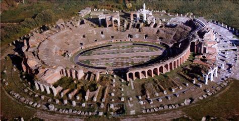 Situated in santa maria capua vetere, this bed & breakfast is within 1 mi (2 km) of mitreo, anfiteatro campano, and museum of the gladiators. ANFITEATRO DI S. MARIA CAPUA VETERE - (Caserta) - Arte e ...