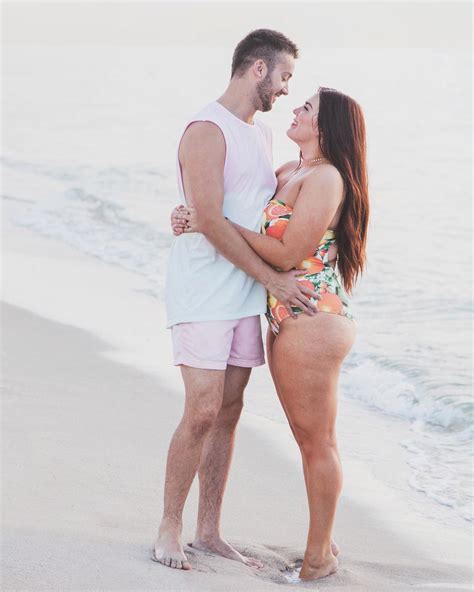 of girl amie f ⧫ copine f. I love my curvy wife - The Shorty Awards