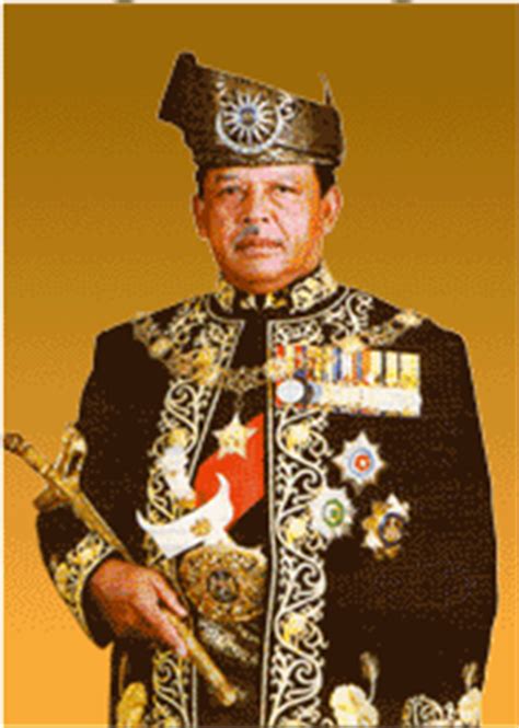 Sultan mahmud almuktafi billah shah alhaj ibni almarhum sultan ismail nasiruddin shah alhaj 29 april 1930 14 may 1998 was the 16th sultan of terengganu. Dengan namamu Ya Allah: Yang di-Pertuan Agong