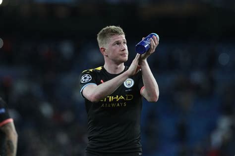 De bruyne will turn 30 next month. Internationale pers en kenners roemen "beste middenvelder ...