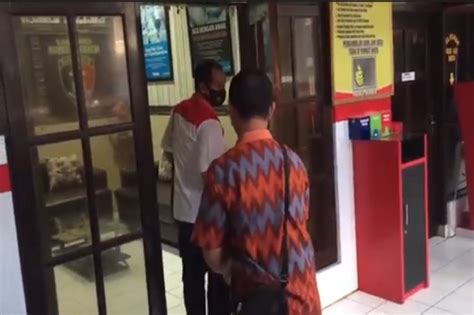 Berbagai portal ternama telah membahasnya, akan tetapi sampai saat ini. Video Mesum Kepala Puskesmas di Jember dengan Bidan Desa ...