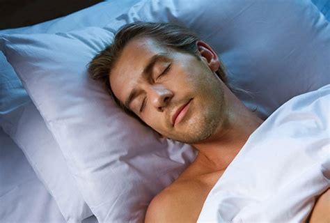 No juzgues nunca a tu pareja por las cosas que él quiera explorar, lo más importante para mantener viva la llama y el sexo es la comunicación. Formas De Dormir: Buenas y Malas + Tener Sexy sueños ...