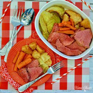 Place corned beef on top of vegetables and sprinkle with seasoning from packet. Easy Slow Cooker Corned Beef and Cabbage Recipe | Mama Cheaps®