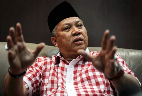 Abdul razak hussein preceded by: Saya sedia kembali bantu pasukan Kelantan- Tan Sri Annuar ...