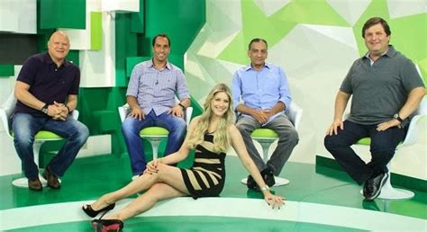 Denílson aloprou uma tesoura que egídio deu ainda no primeiro tempo em um jogador do volta redonda e brincou com a surpresa do lateral ao ser expulso. Comentarista do Jogo Aberto da Band, abandona programa ao ...