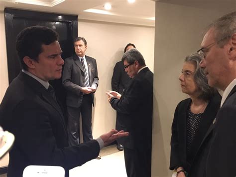 Sérgio moro não quis nos dar entrevista, apesar de insistentes pedidos. "Estou preocupado com a segunda instância", diz Moro a ...