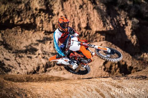 It is the basis of our racing successes in the top class and with its agile. KTM 450 SX-F 2018 - Precio, fotos, ficha técnica y motos ...