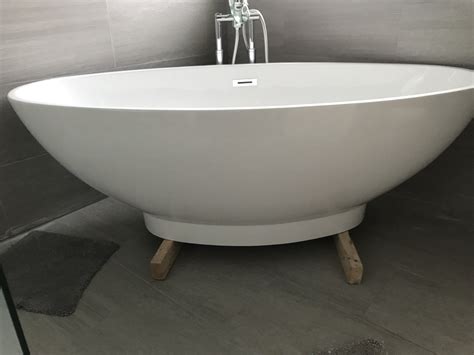 If you don't have a lot of space, or you are replacing an existing bath, an inset bath might be the right choice for you.if you are after a beautiful centrepiece for your bathroom, consider a freestanding bath that creates more of. Fitting a free standing bath? | DIYnot Forums