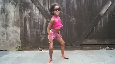 Dancando streams live on twitch! criança dançando fank
