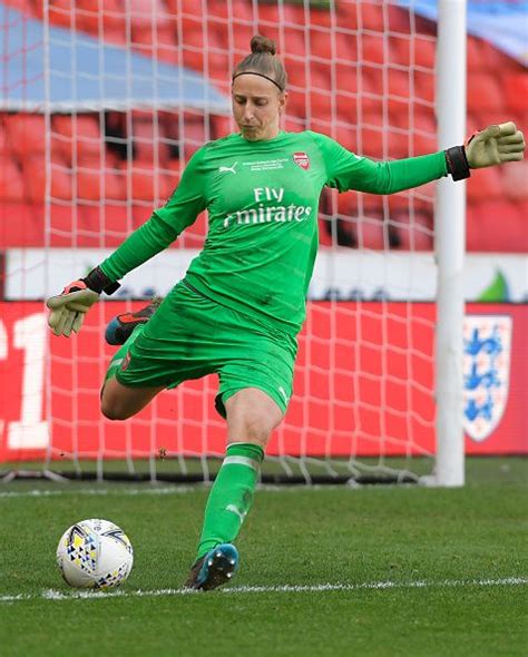 Bij het nemen van een strafbal mag de keeper de helm wel afzetten. Vrouwenelftal: dit is het team van het WK 2019