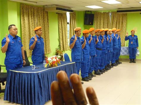 Video ini telah dirakam sebagai tanda bantahan kepada kerajaan negeri pulau pinang kerana berhasrat untuk merobohkan premis makanan & minuman milik pn. Civil Defence of Malaysia ( CDEF ): Kursus Asas Timur Laut ...