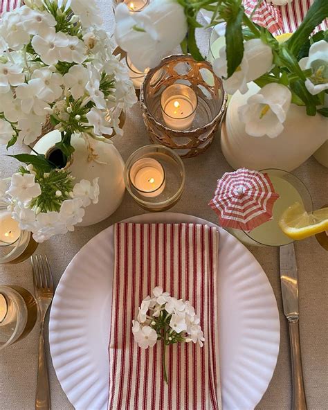 Casual dinner with color, pattern and crazy cool texture. Summer Place Setting | Dinner party themes, Picnic theme ...