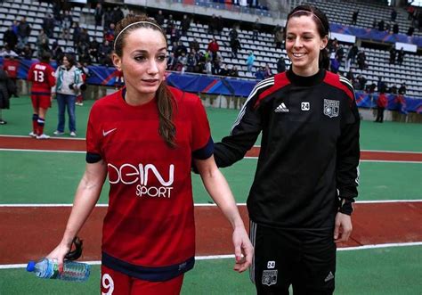 Nice moment in the player tunnel after the game when kosovare asllani saw jessica mcdonald, tobin heath and lindsey horan #fifawwc #swe #usa . Kosovare Asllani & Lotta Schelin