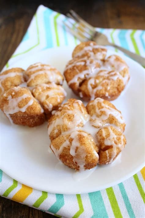 In a large plastic food storage bag, mix white sugar and cinnamon. Monkey Bread With 1 Can Of Buscuits - Parmesan Garlic ...